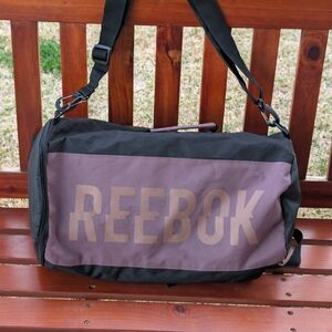 MINT / Like-New Reebok Convertible Training Duffel Backpack - Purple Hexagon